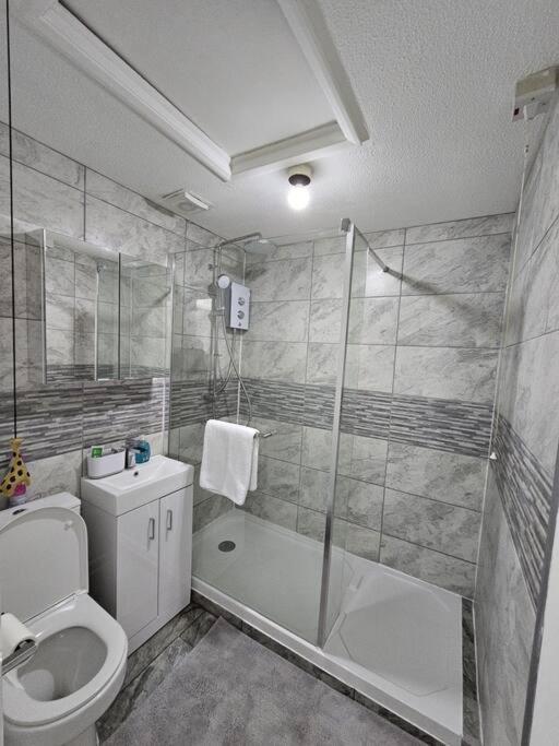 Entire Spacious Modern One Bedroom House Swindon Luaran gambar